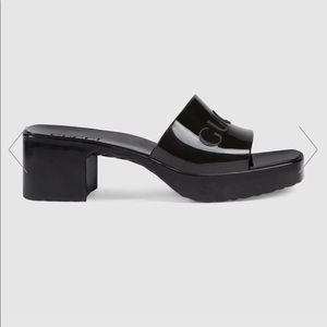 NEW 2020 Gucci rubber slide sandals.